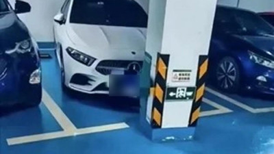 기둥뒤에 공간 있어요