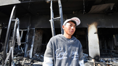 할머니들 업고 불길 뛰어… 산불 덮친 영덕서 수십명 구한 외국인